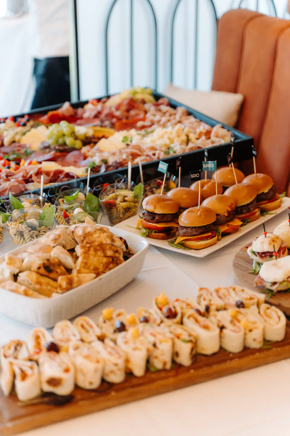 El Rio buffet s mini burgerima i hladnim zalogajima