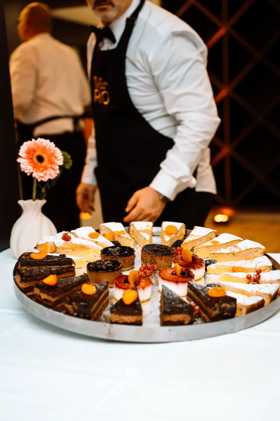 Posluživanje deserata na El Rio cateringu
